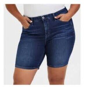 Torrid Blue Dark Wash Denim Skinny Bermuda Shorts Style 17223361 Size 16